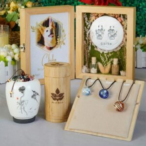 Keputusan keepsake bio cremation hewan peliharaan: guci abu, bingkai kenangan, dan perhiasan memorial